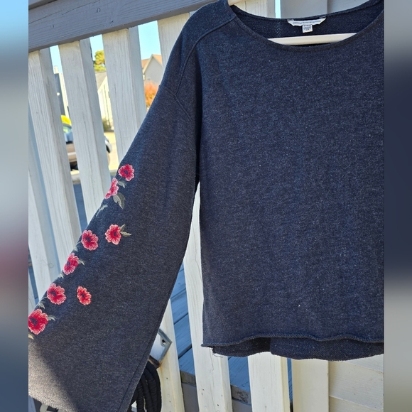 American Eagle Sweater - Picture 3 of 10